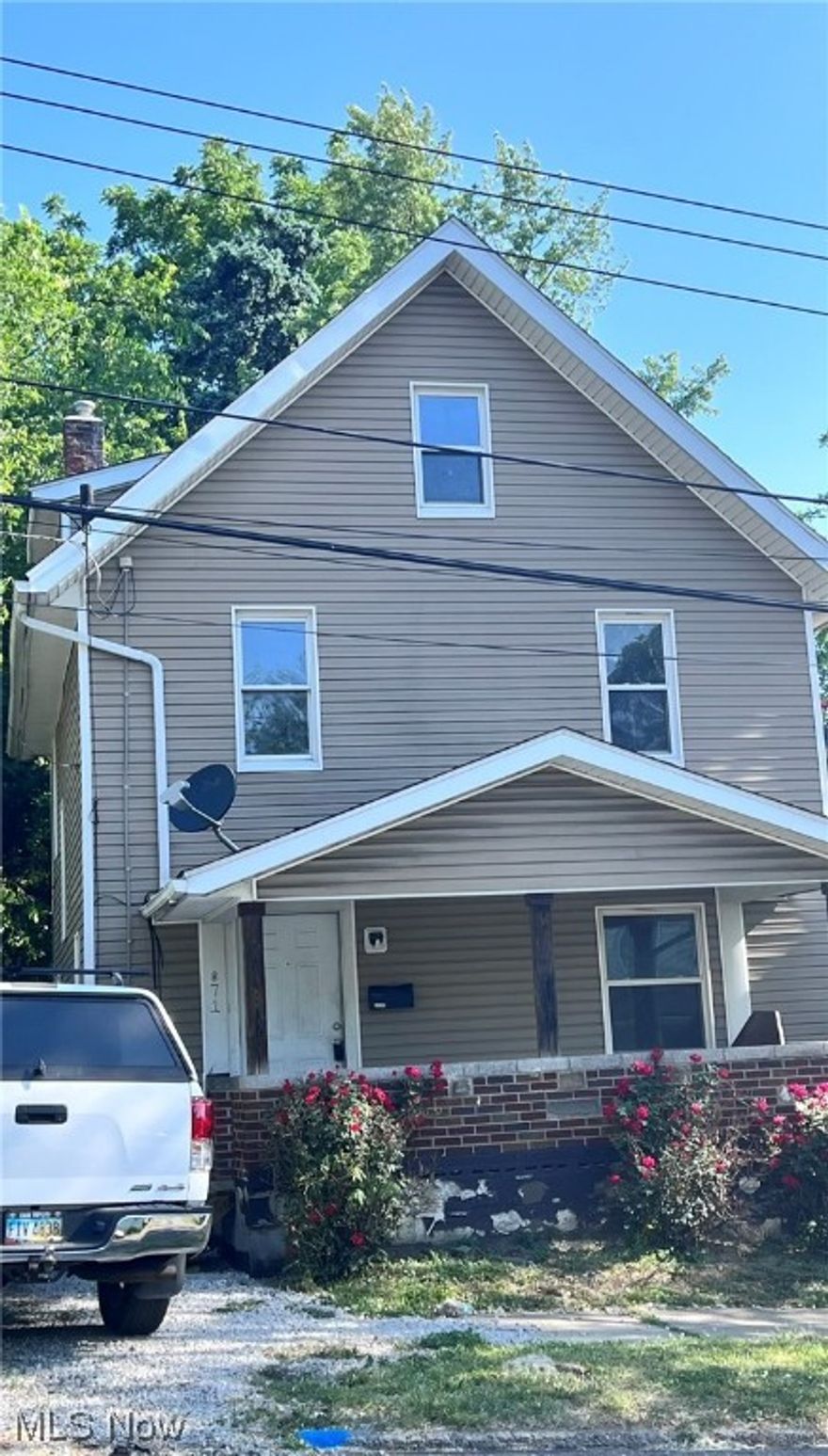 Investor special.   4 bedroom colonial.  Needs some TLC.   SOLD AS IS.