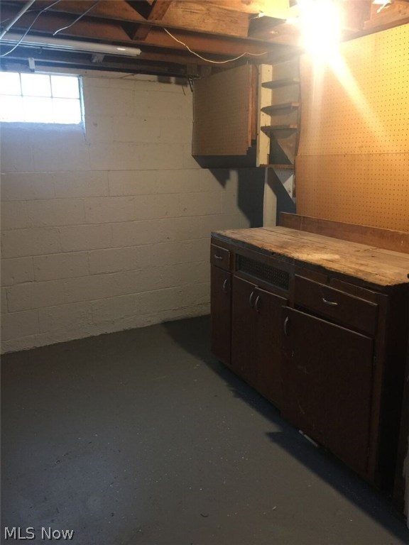 M J Mixs - Residential Lease