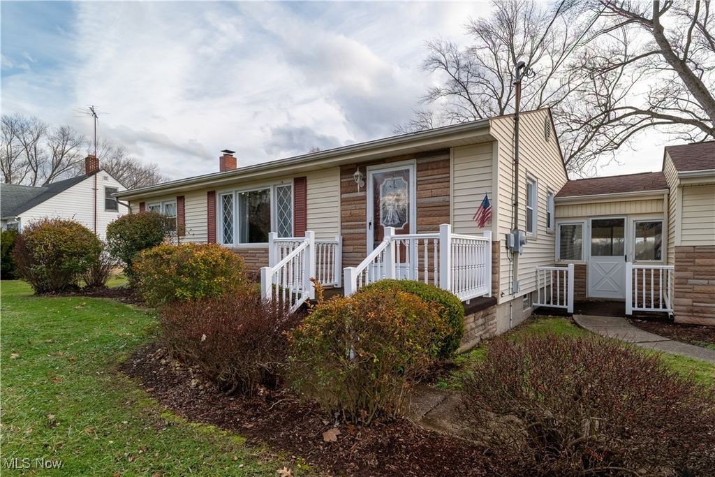 Photo of 376 Johnson Plank Road NE, Warren, OH 44481 (MLS # 5180636)