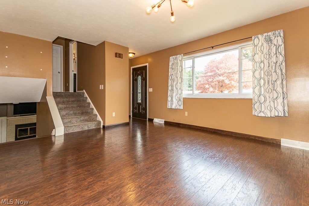 6180 Thunderbird Drive