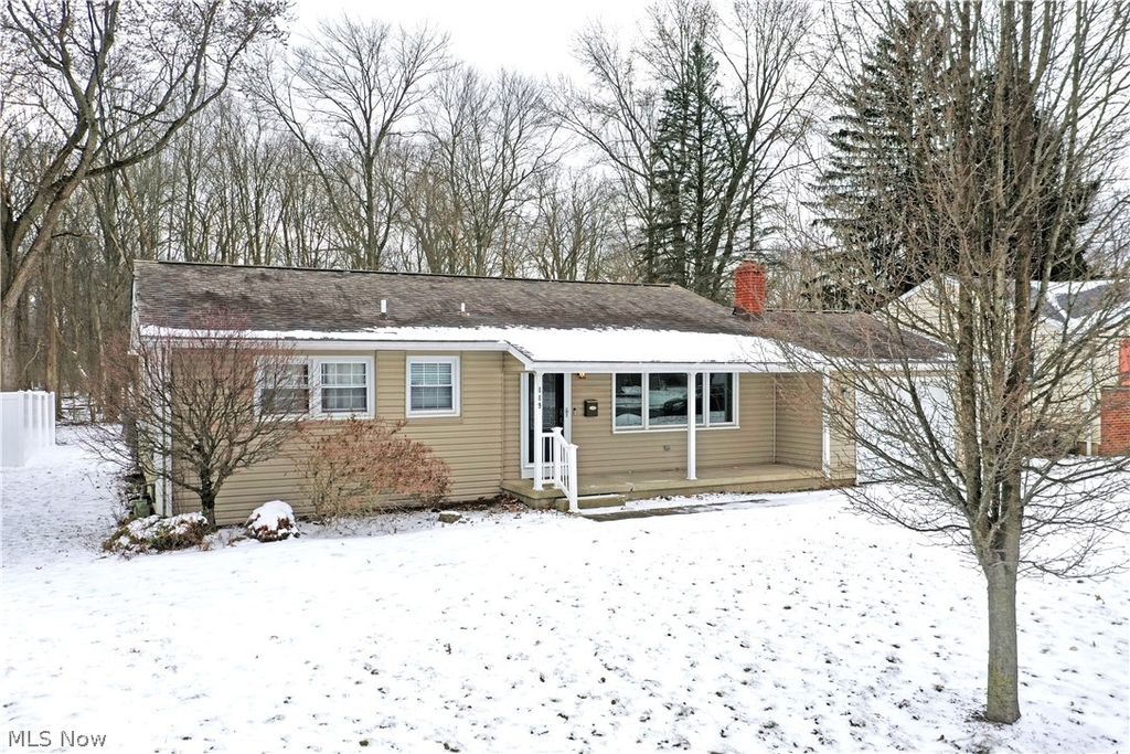 Photo of 889 Edenridge Drive, Youngstown, OH 44512 (MLS # 5188839)
