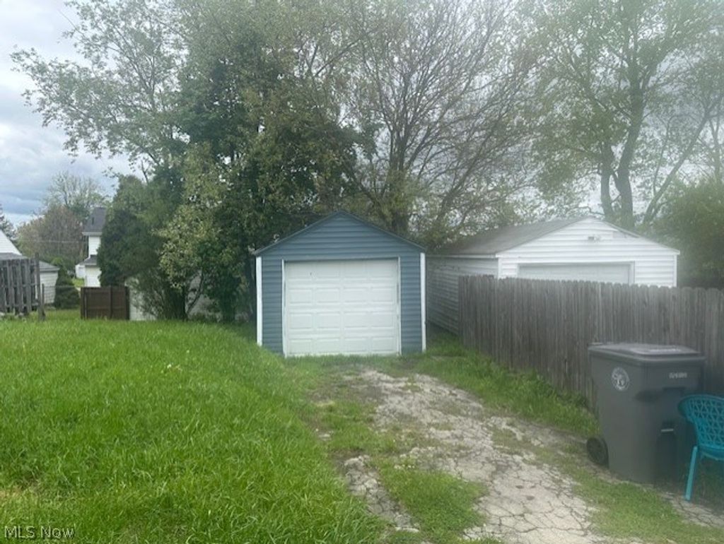 Photo of 734 Cambridge Avenue, Youngstown, OH 44502 (MLS # 5206136)