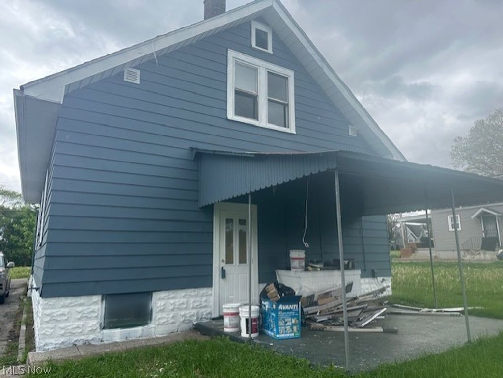 Photo of 734 Cambridge Avenue, Youngstown, OH 44502 (MLS # 5206136)