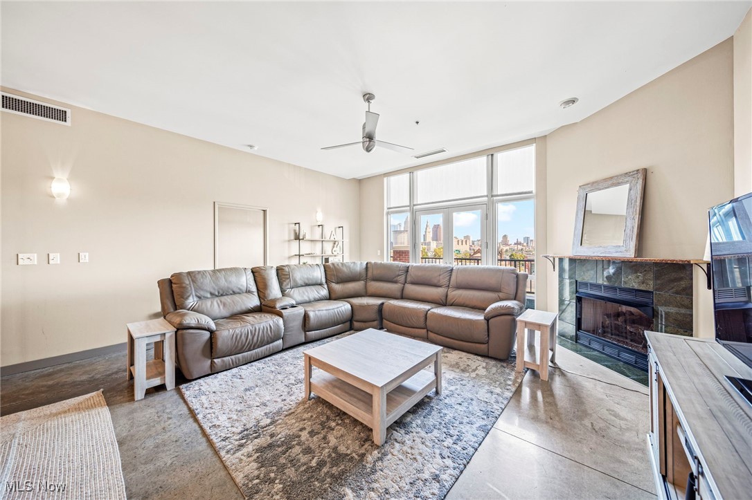 Carroll Ave Condo - Residential