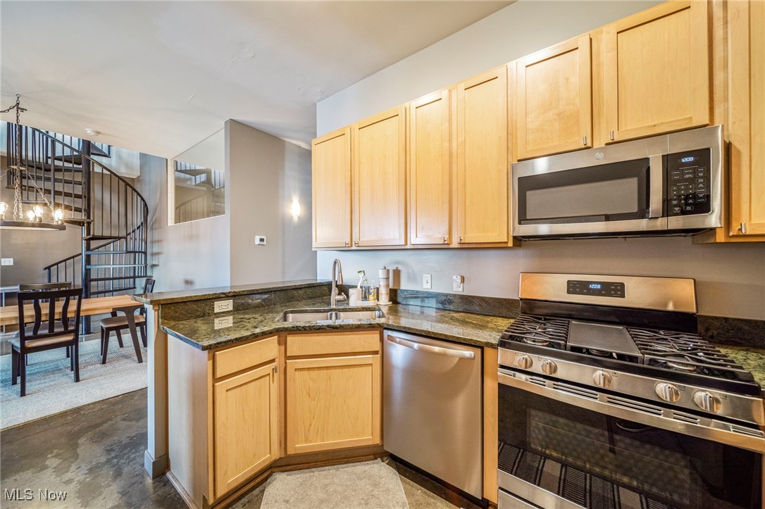 Carroll Ave Condo - Residential