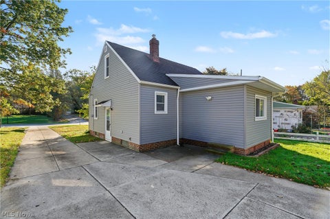 Tiny photo for 6314 Dunham Road, Maple Heights, OH 44137 (MLS # 5254660)