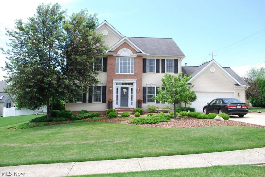 Magnificent home inside and out.  This home has been well maintained.   New carpet through out the home.  Located in Country View Estates. Tuslaw Schools.  Open floor plan sets up great for entertaining.   This beautiful home sits on the largest lot in Country View Estates.  Spacious kitchen opens up to large living room.  Professionally landscaped including brick patio and sidewalk leads to large backyard.  Call for a showing today!