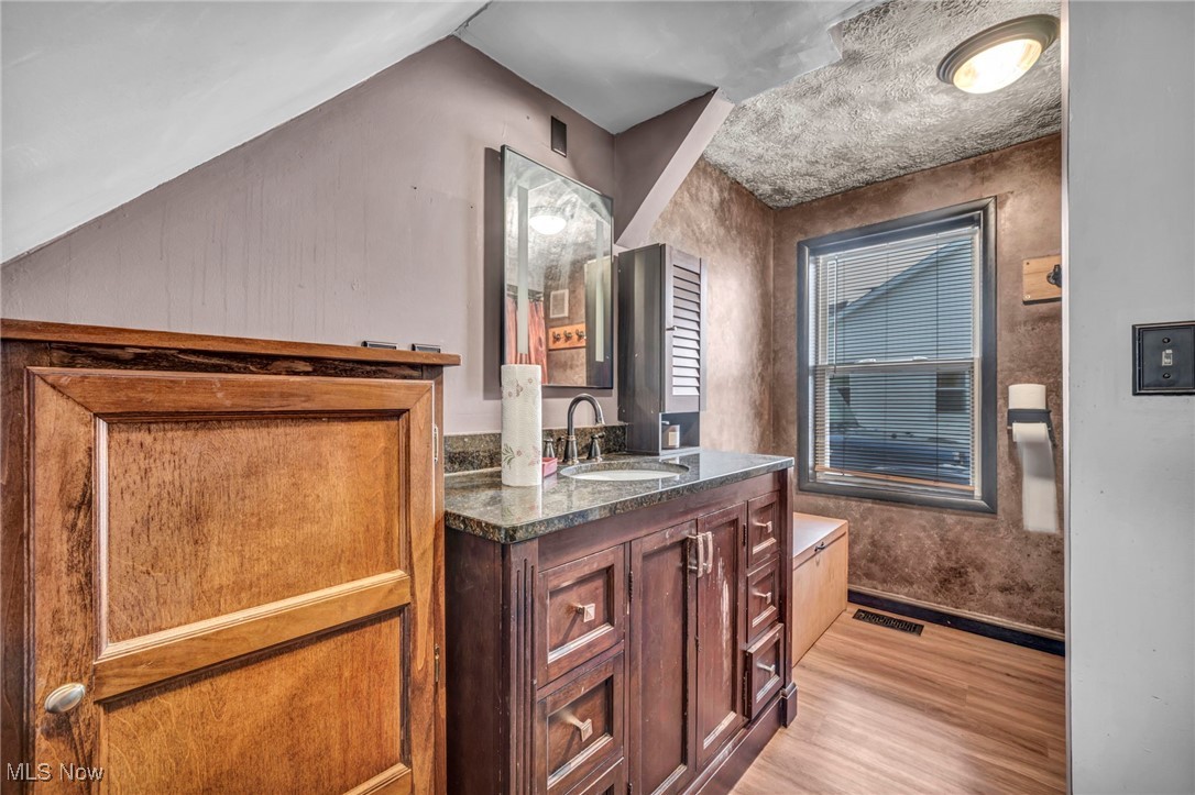 Village/New London - Residential