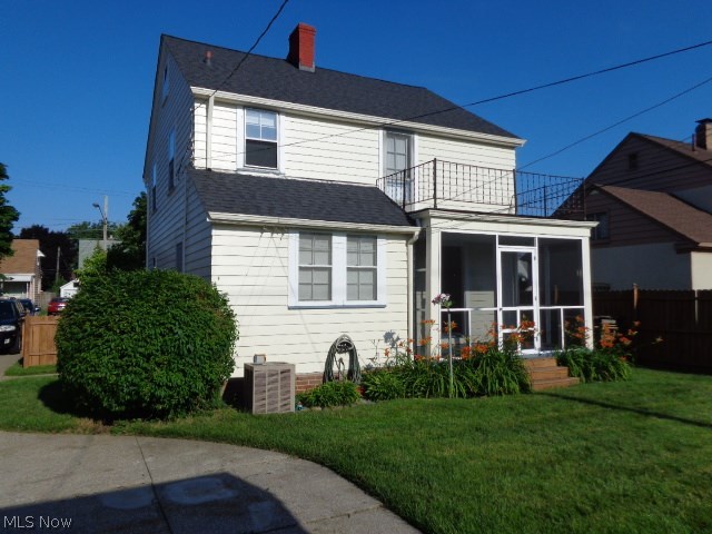 Main image without alt text