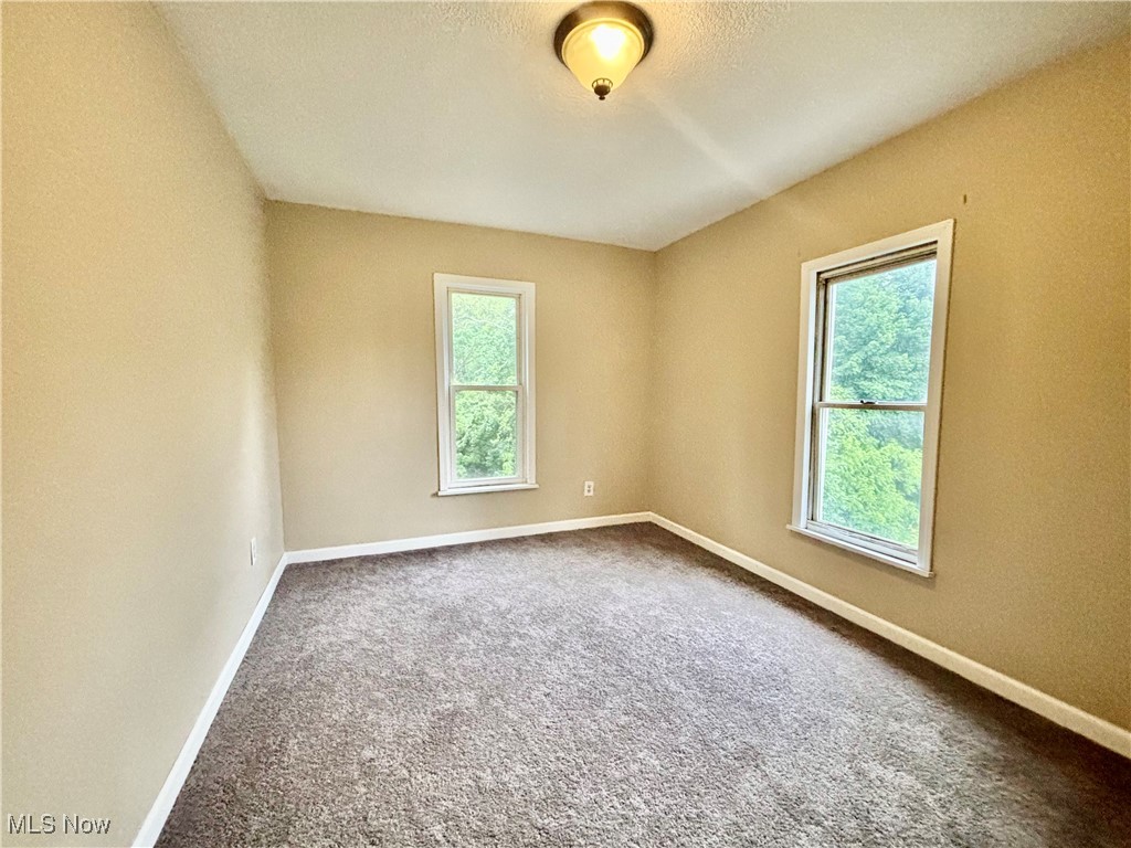 1044 S Liberty Avenue, Alliance, Ohio image 13