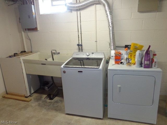 Main image without alt text