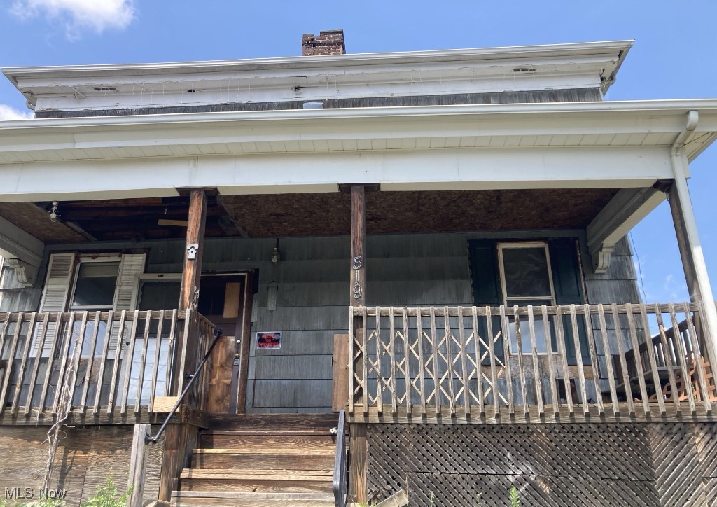 Do NOT miss out on an amazing opportunity, this house is a 3bed/2bath extremely spacious home. Good bones just needs some updating.