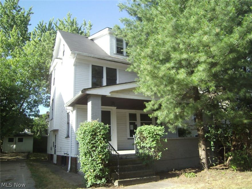 4 Bedroom/1 bath colonial with finished 3rd floor and fireplace in living room.  Close to schools, shopping and hospitals with easy access to downtown Cleveland.