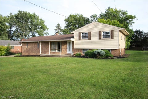 Homes For Sale - 4780 Echovalley Street<br/> North Canton, OH 44720