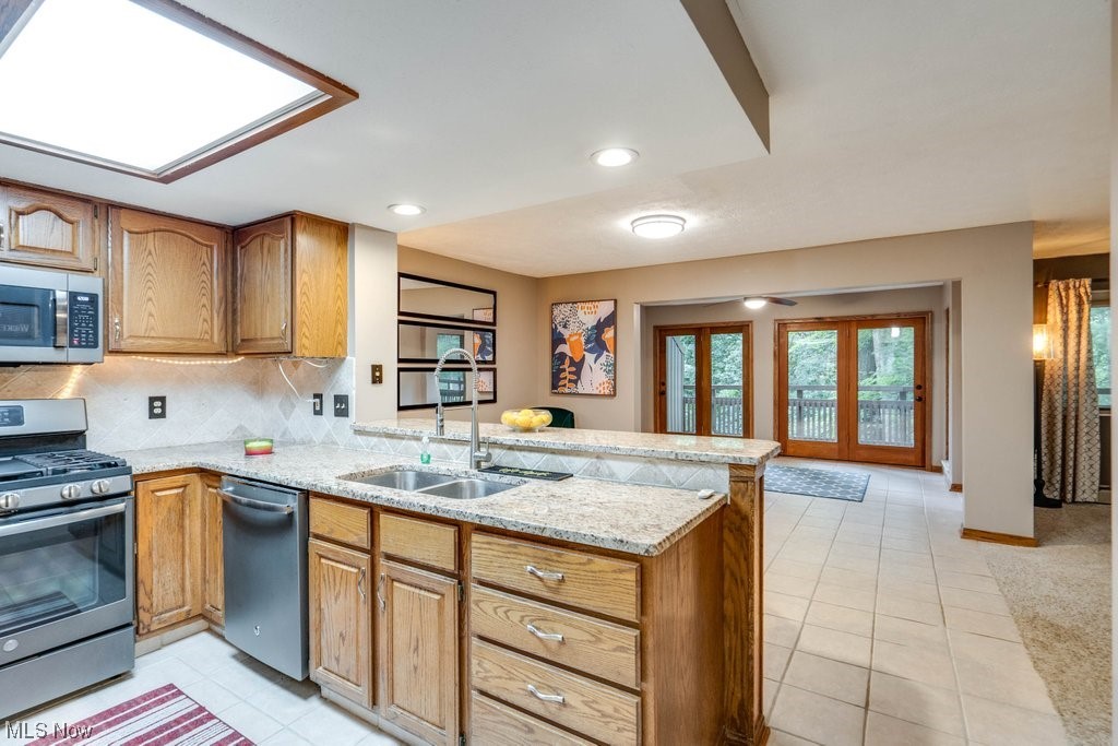 Main image without alt text