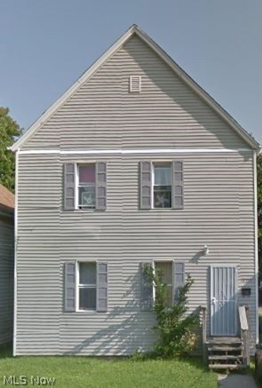 5 Bedrooms, 2 full baths, colonial
Great for first time homeowners or investors
Recently updated
Newer carpet and painting
Rents up to $1500.00
Near public transportation
Don't wait it won't last long