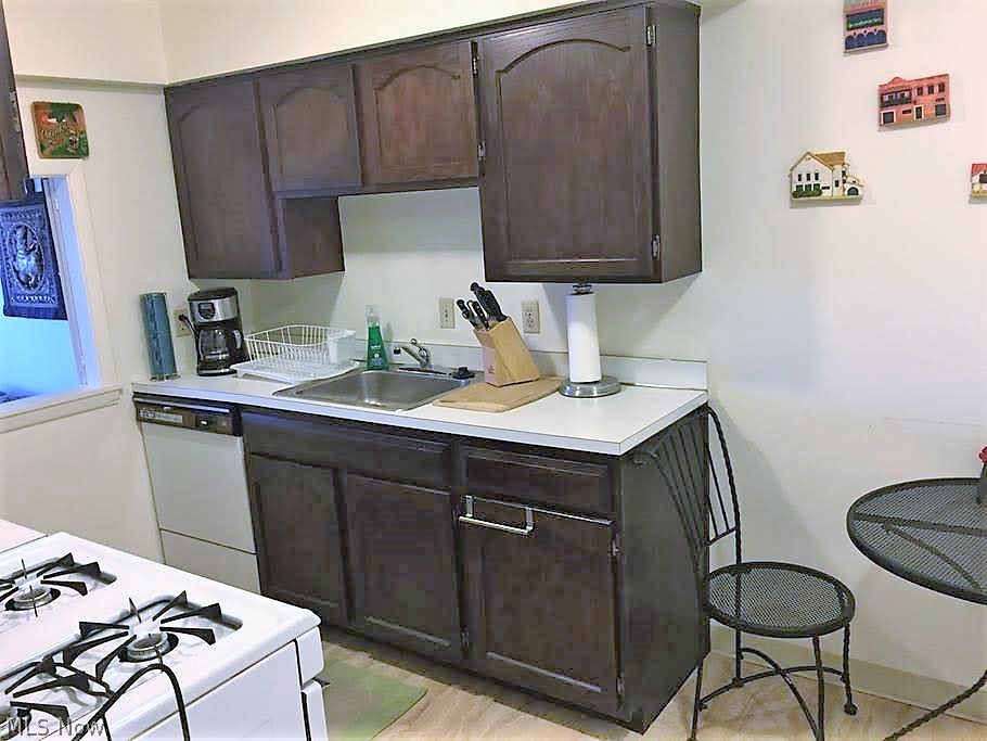 Carlyle Condo - Residential