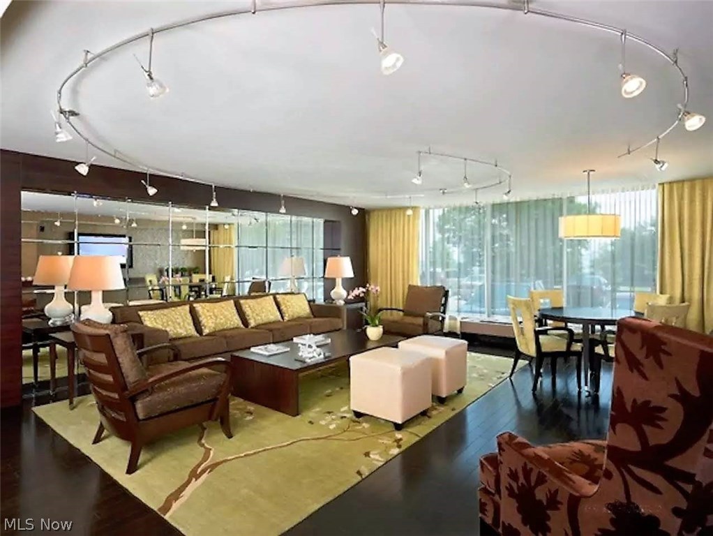 Carlyle Condo - Residential