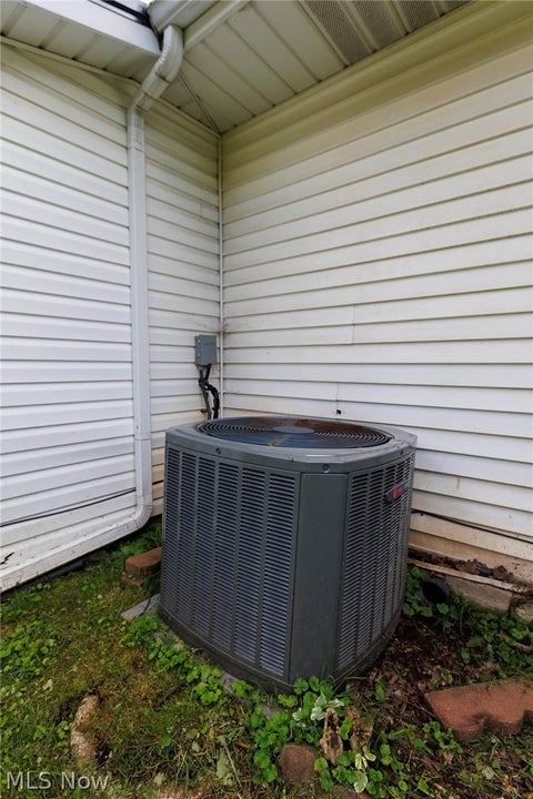 Tiny photo for 1843 SE Brightwood Road, New Philadelphia, OH 44663 (MLS # 5240342)