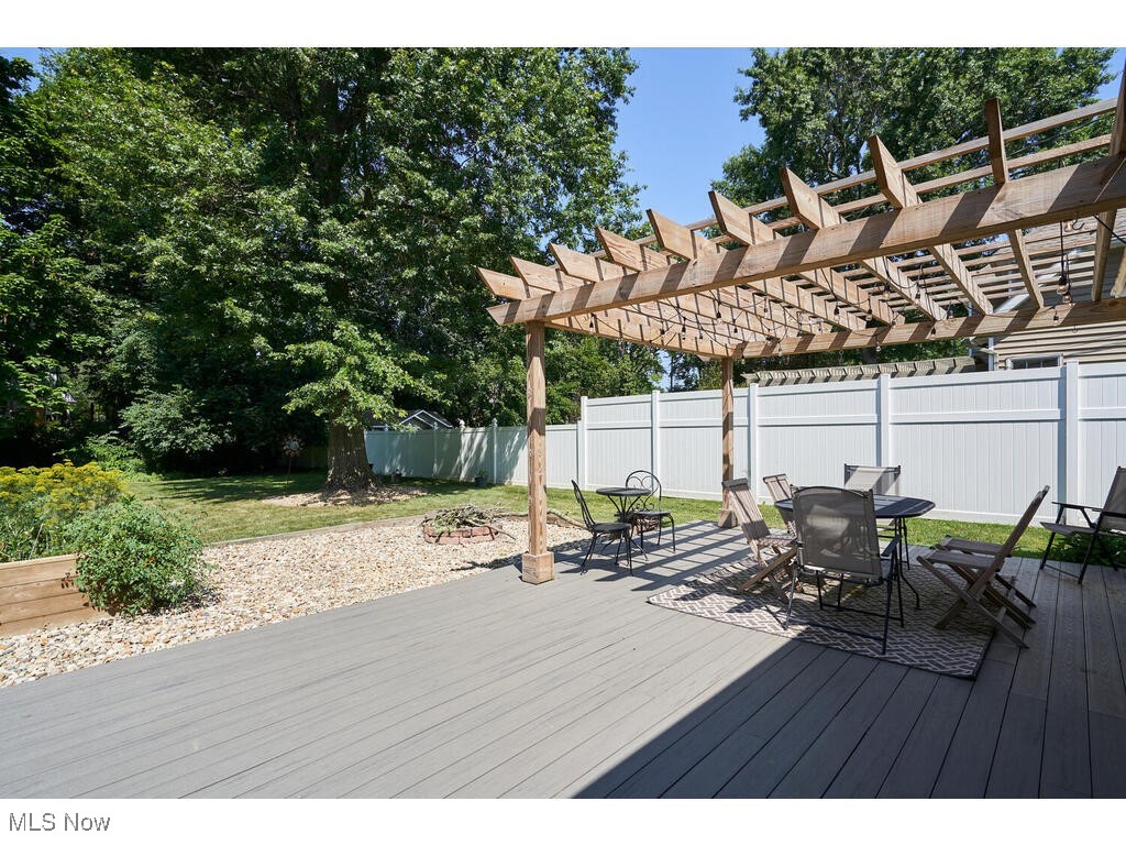 Akron, Ohio 44313, United States, 3 Bedrooms Bedrooms, ,2 BathroomsBathrooms,Residential,Active,87102