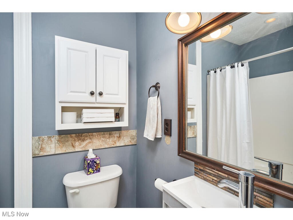 Akron, Ohio 44313, United States, 3 Bedrooms Bedrooms, ,2 BathroomsBathrooms,Residential,Active,87102