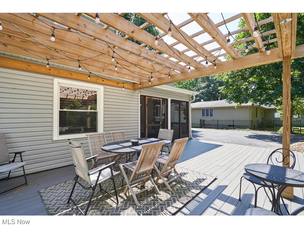 Akron, Ohio 44313, United States, 3 Bedrooms Bedrooms, ,2 BathroomsBathrooms,Residential,Active,87102