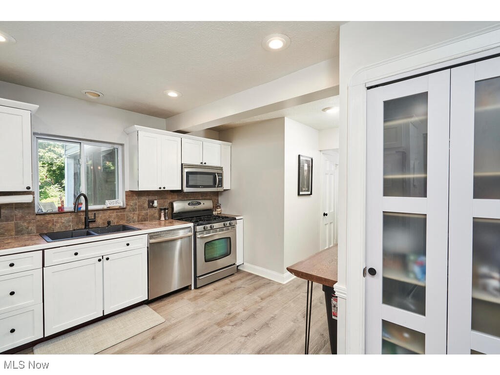 Akron, Ohio 44313, United States, 3 Bedrooms Bedrooms, ,2 BathroomsBathrooms,Residential,Active,87102