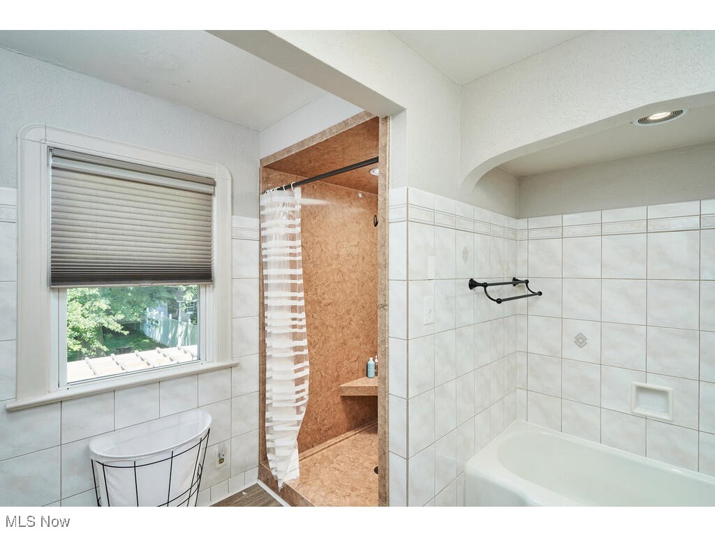 Akron, Ohio 44313, United States, 3 Bedrooms Bedrooms, ,2 BathroomsBathrooms,Residential,Active,87102