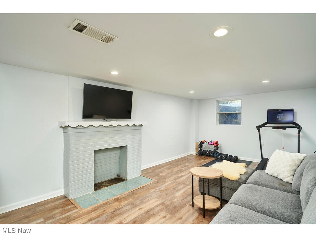 Akron, Ohio 44313, United States, 3 Bedrooms Bedrooms, ,2 BathroomsBathrooms,Residential,Active,87102