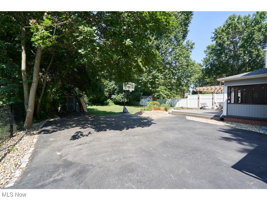 Akron, Ohio 44313, United States, 3 Bedrooms Bedrooms, ,2 BathroomsBathrooms,Residential,Active,87102