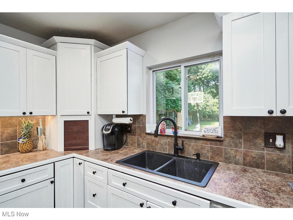 Akron, Ohio 44313, United States, 3 Bedrooms Bedrooms, ,2 BathroomsBathrooms,Residential,Active,87102