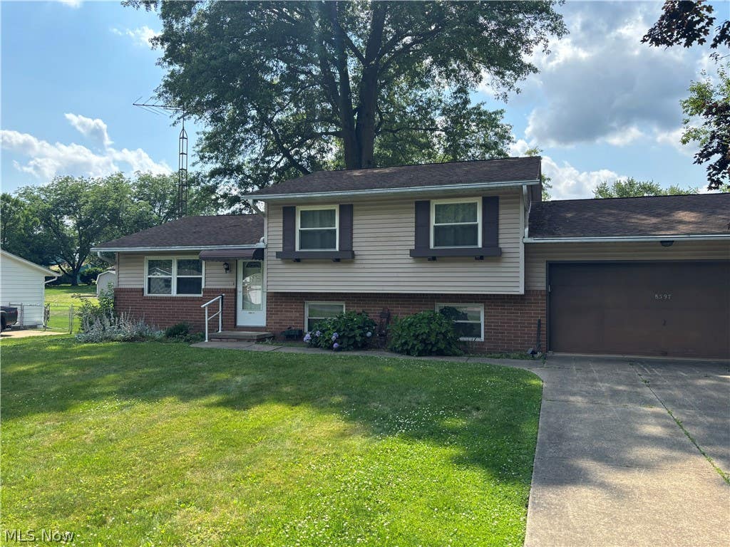 Photo of 8597 Elmfield Street NW, Canal Fulton, OH 44614 (MLS # 5223266)