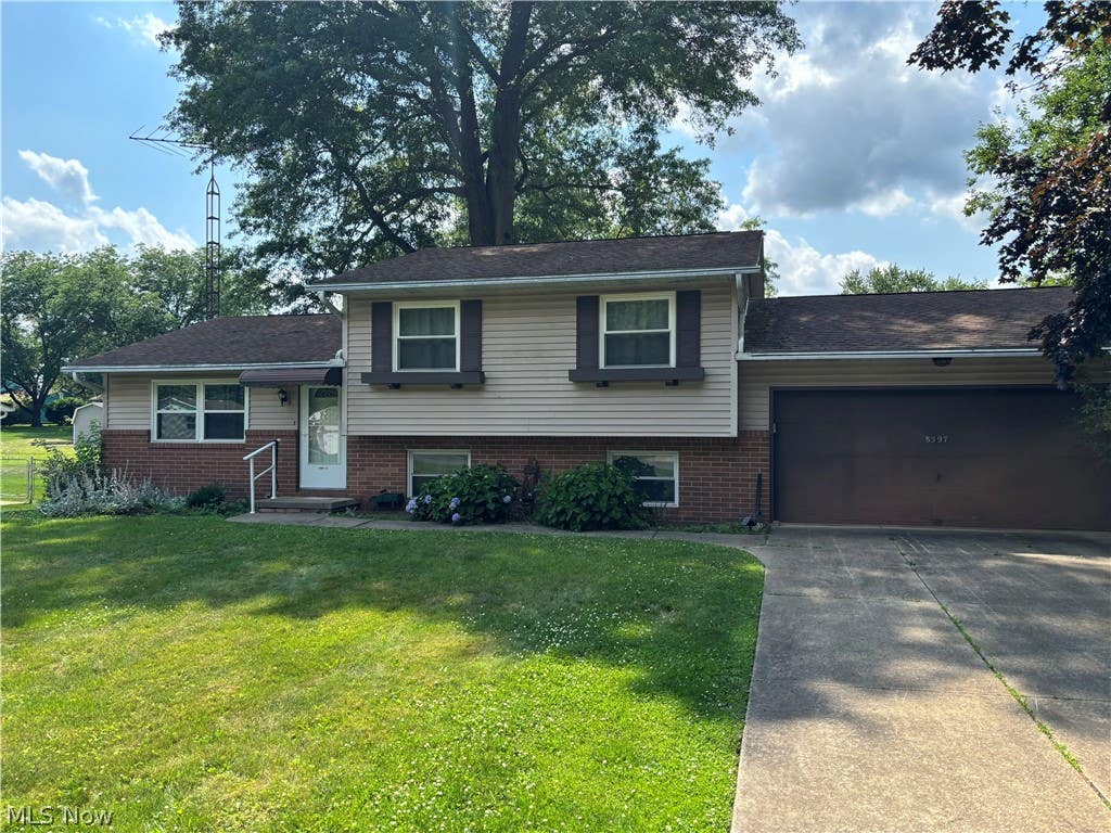 Photo of 8597 Elmfield Street NW, Canal Fulton, OH 44614 (MLS # 5223266)