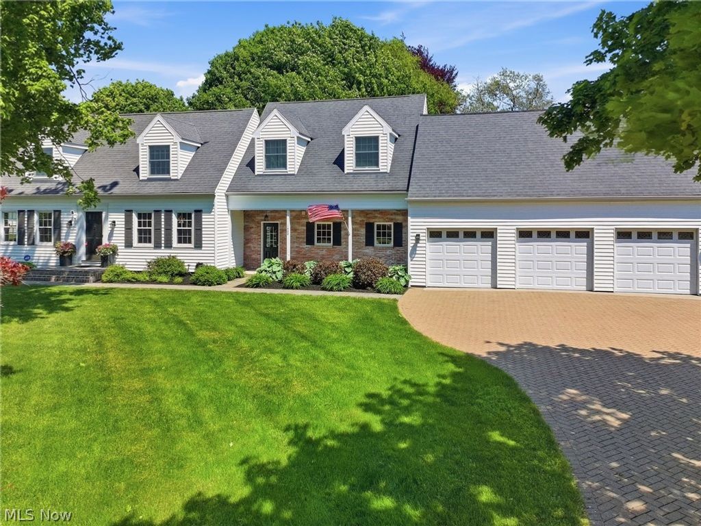 Photo of 1400 Overlook Drive, Ashtabula, OH 44004 (MLS # 5211458)