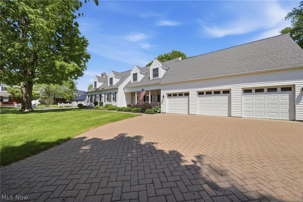 Photo of 1400 Overlook Drive, Ashtabula, OH 44004 (MLS # 5211458)