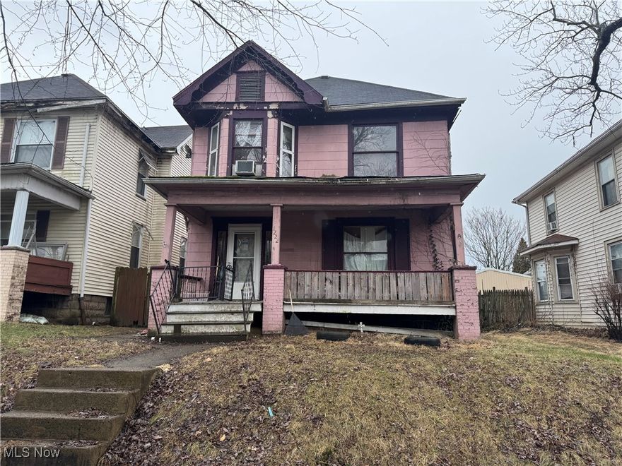 Come see this nice size 3 bed 1 bath home sitting on a nice city lot with off street parking in the rear of the home.