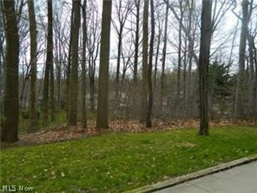 Area of Fine Homes. Beautiful treed lot on a cul-de-sac street. City utilities. Buy Now, Build your dream home!  LOT IS WALKABLE PLEASE DO NOT DRIVE UP THE DRIVE WAY.  The driveway belongs to the neighboring homes.