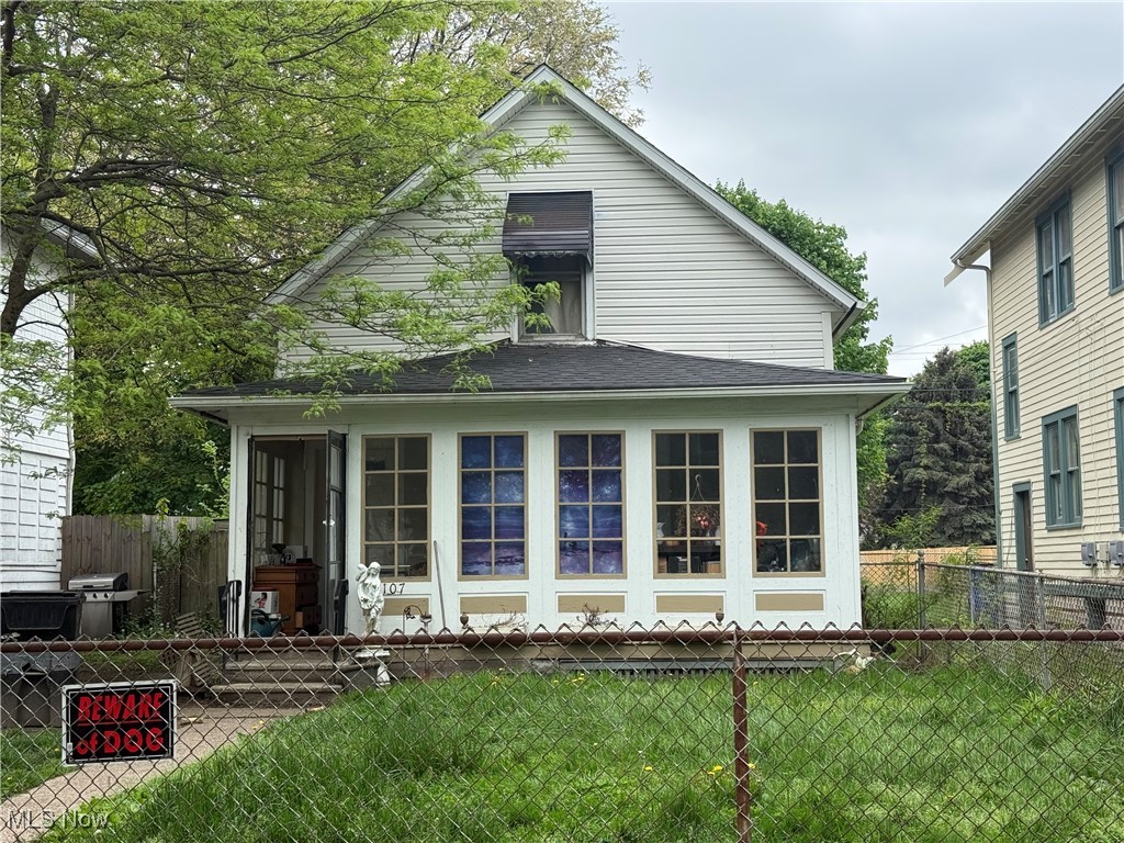 This tenant-occupied 2-bedroom, 1-bath Cape Cod-style home offers approximately 982 sq ft of living space and consistent cash flow. Currently rented at $850 per month, the property presents a stable income opportunity with potential for future rent growth.
The home features a 1.5-story layout with asbestos shingle siding, forced-air heating, and a 520 sq ft basement for storage or future utility. A detached 1-car garage adds extra functionality and off-street parking for tenants.
Whether you're expanding your Cleveland rental portfolio or seeking a steady-performing investment, this property offers long-term potential and reliable occupancy.