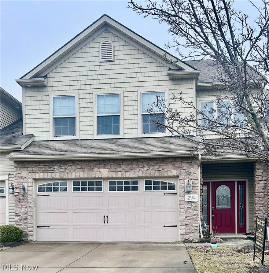 This Knez built condo has 2 Bedrooms, 2 Bathrooms with a First Floor Master bedroom, a master bathroom & a walk in closet. This sought after Shoreland Crossing condo features a loft and plenty of storage.  You'll love the updated kitchen and open floor plan. The living room boasts of a wall of windows and an eat in area - great for entertaining. There is a first floor laundry room, a patio off of the living room and an attached 2 car garage. Close to shopping and freeway. Needs a little
TLC but priced way below market and other condos in the development.  Don't wait.  A must see !!!