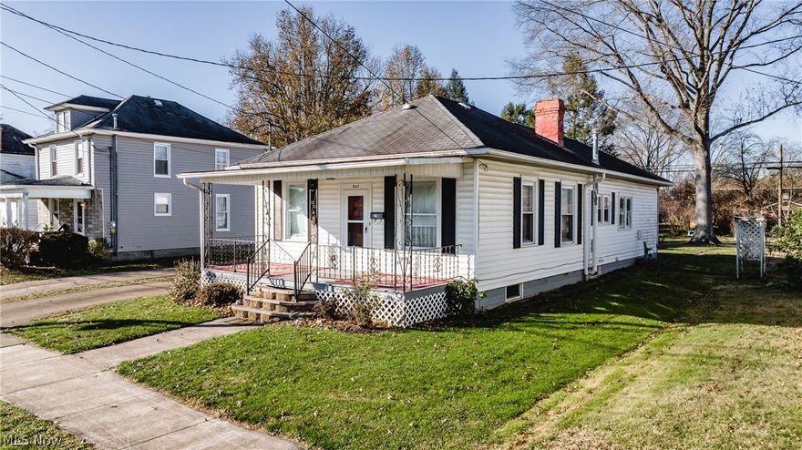One floor living with 2 bedrooms and 2 baths located on Main St Belpre Ohio.  This home features an additional Family Room for extra entertaining space.  The lot is flat and level.  Immediate possession at closing for this home.