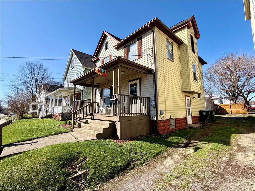 Photo of 909 Clarendon Avenue SW, Canton, OH 44710 (MLS # 5195883)