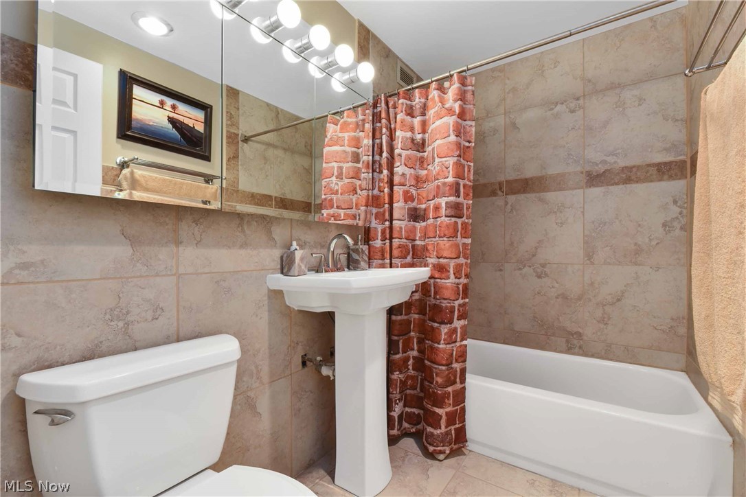 Marine Towers East Condo - Residential Lease