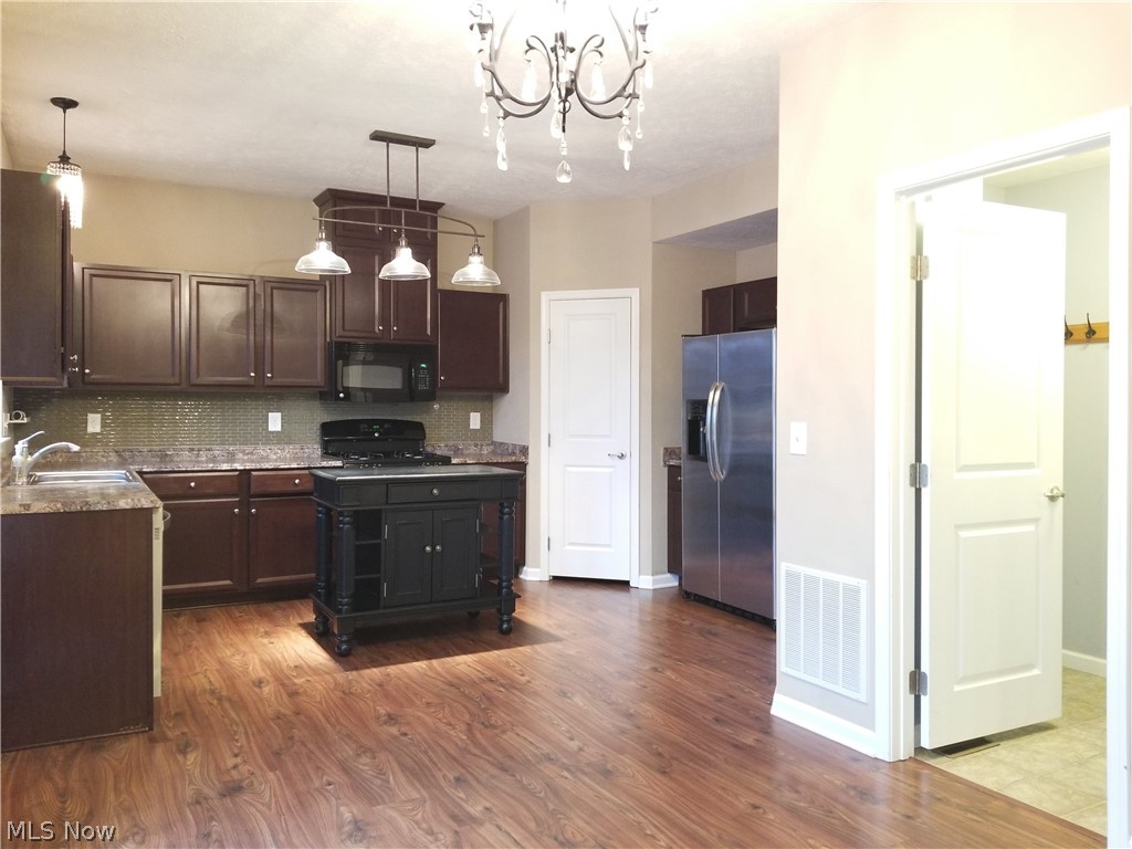 Hidden Lakes - Residential Lease