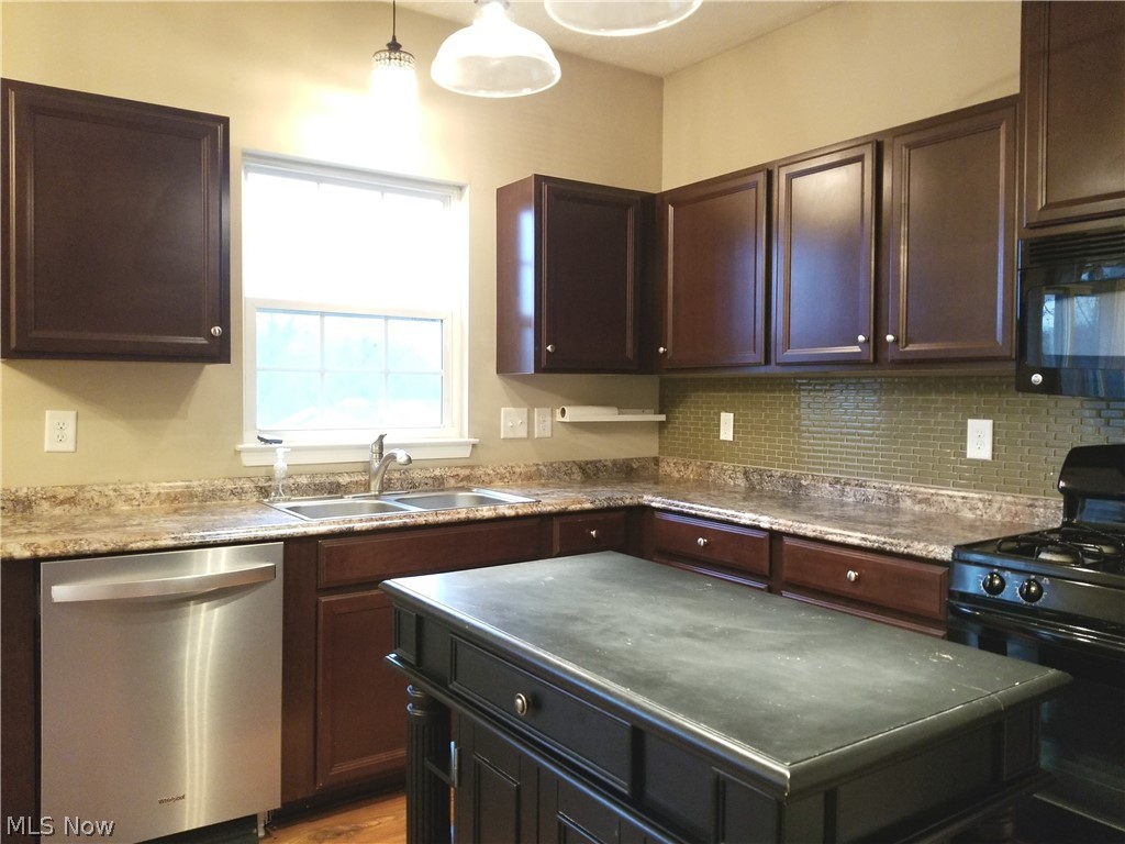 Hidden Lakes - Residential Lease