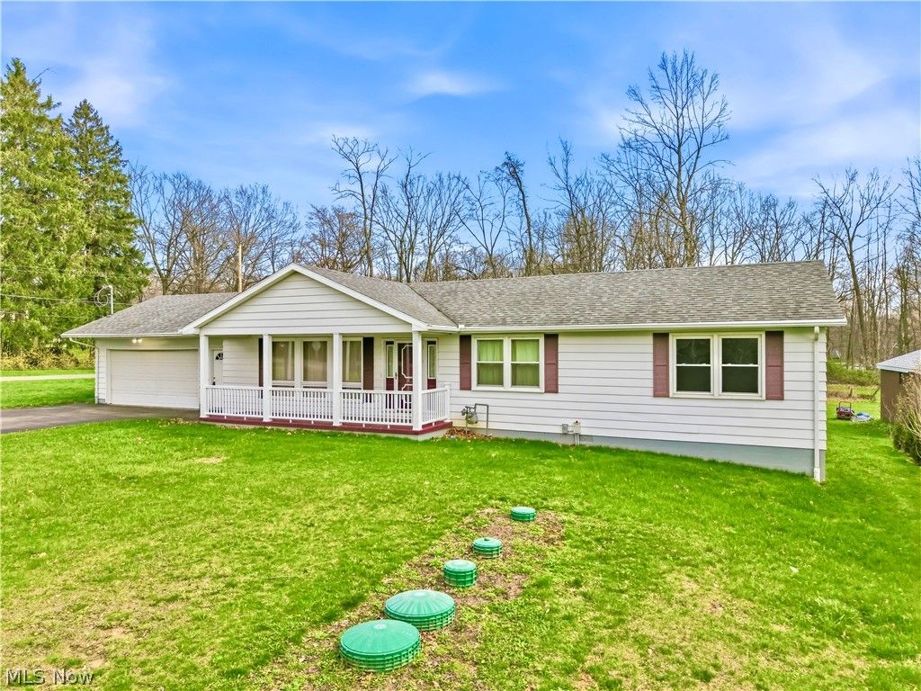 Photo of 7156 Chestnut Ridge Road, Hubbard, OH 44425 (MLS # 5201026)