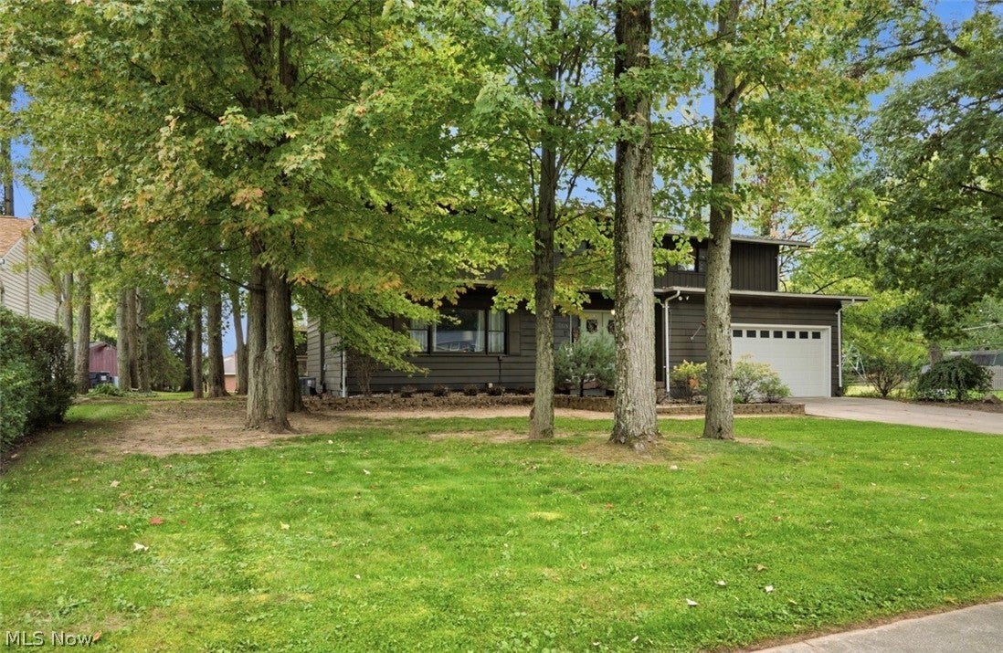715 Oakridge Drive