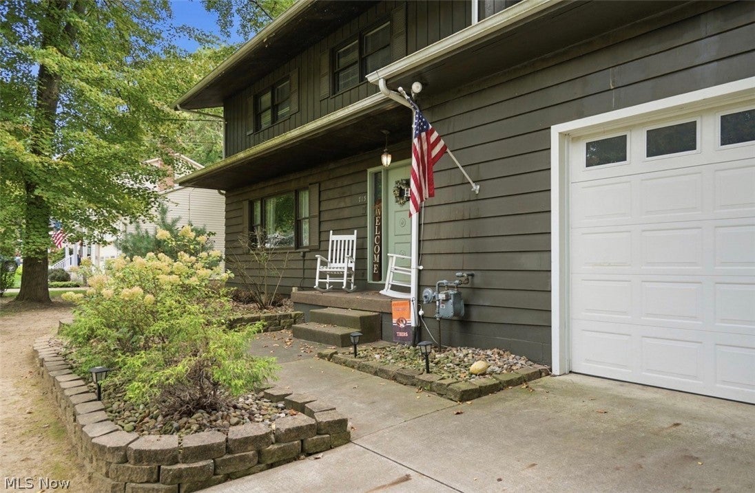 715 Oakridge Drive