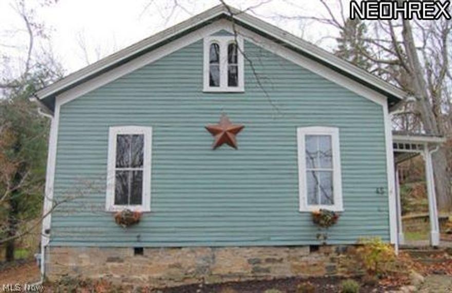 Charming Century Home - two block walk to downtown Chagrin Falls; all appliances included.