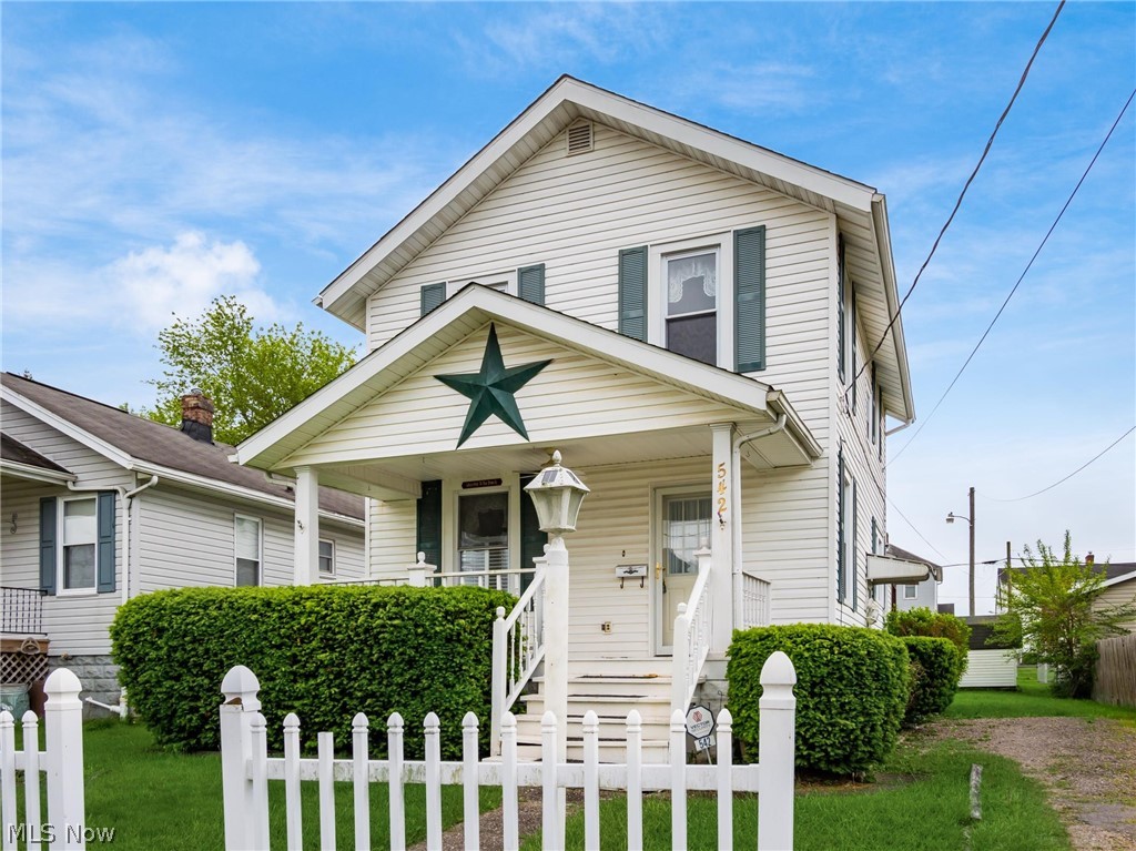 This North end property, on the main floor , has a living room that flows into the dinning room and kitchen, main floor laundry room and full bath, upstairs has 2 more bedrooms and a second full bath,