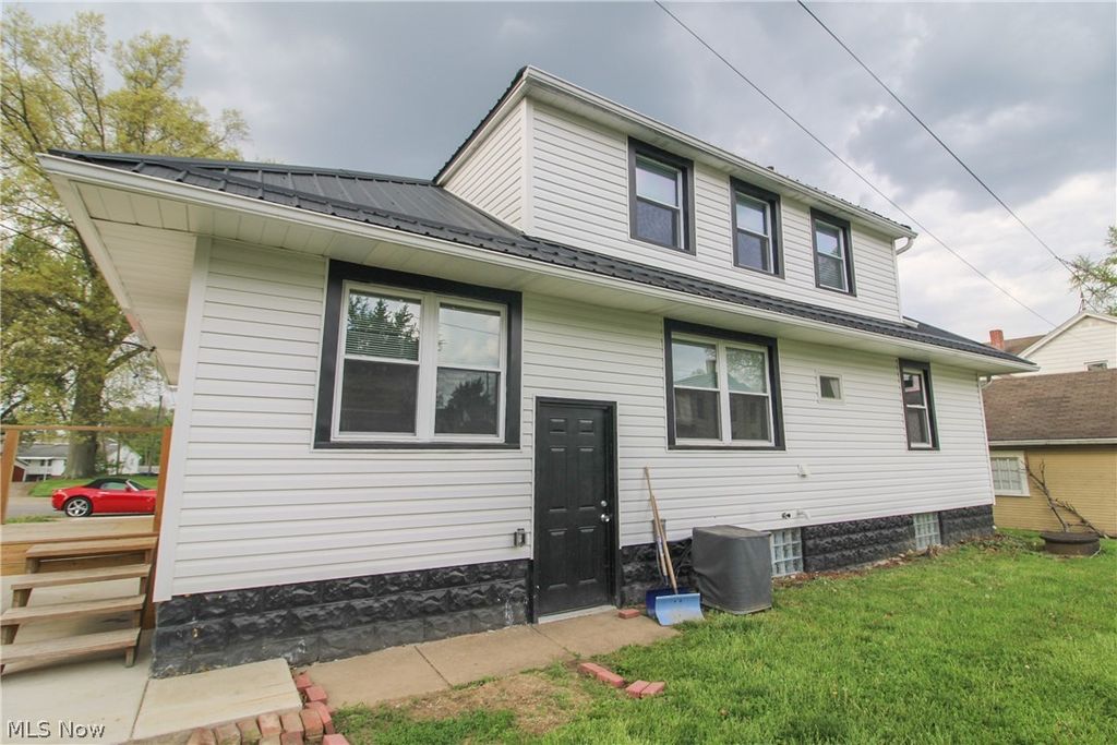 Photo of 65 Duquesne Street, Columbiana, OH 44408 (MLS # 5204595)